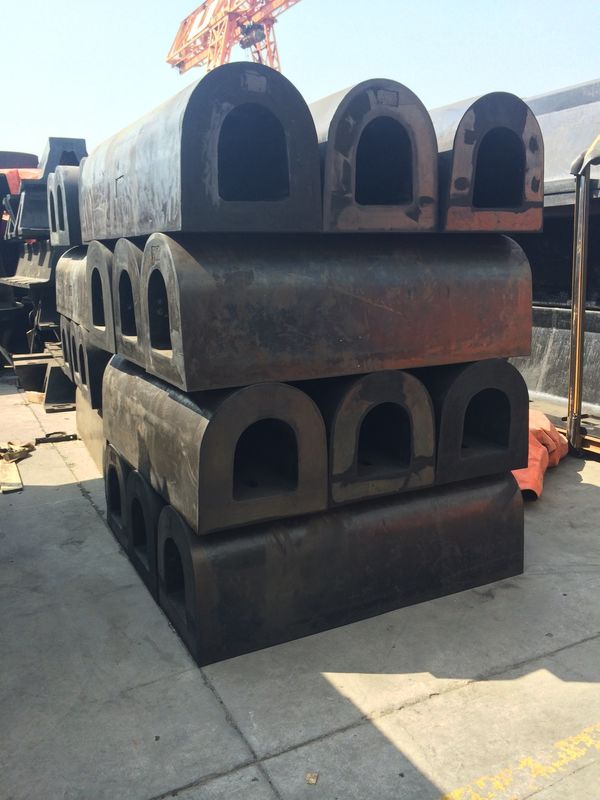 Ship Alongside Marine Dock Fenders , Marine D Type Natural Rubber Fender