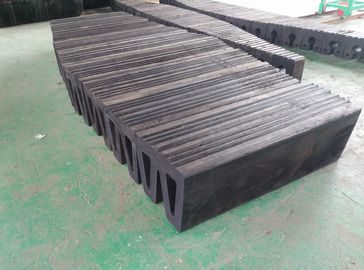 China Marine Rubber W Type Boat Fenders For Tugboats Fender Application supplier