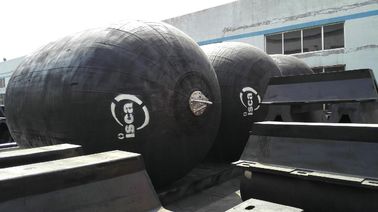 Ship Alongside Inflatable Rubber Yokohama Marine Fenders Pneumatic